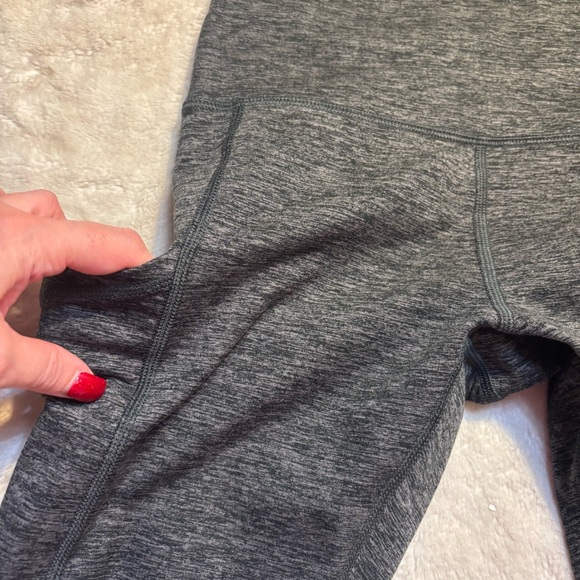 Aerie Offline Leggings Medium Charcoal Grey Heather The Hugger High Rise Capri - Picture 9 of 15